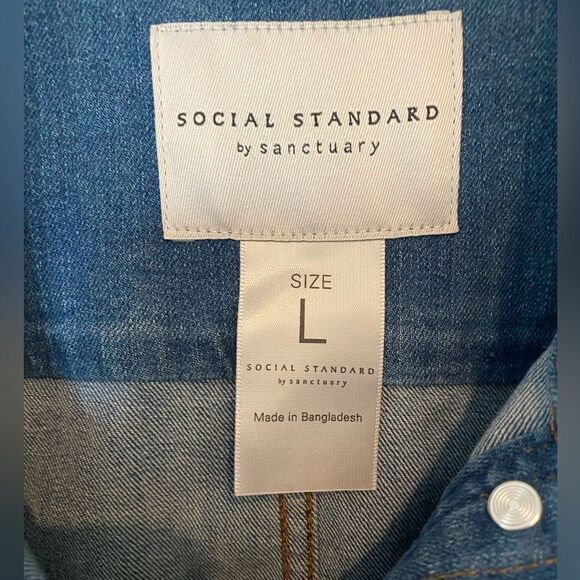 Social Standard Sz L NWT Classic Blue Jean Denim Short Button Front Jacket - Picture 7 of 7